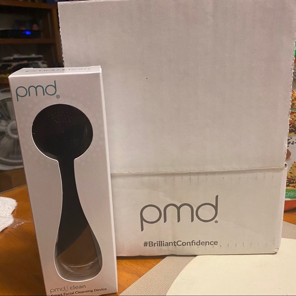 NEW PMD Clean Smart Facial Cleansing Device - Picture 2 of 5
